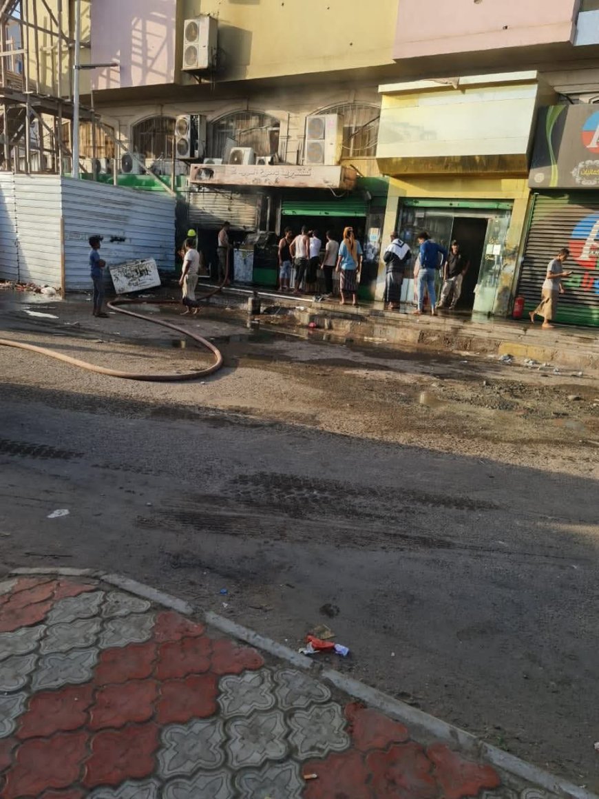 عاجل: حريق يلتهم كافتيريا بسوق الحجاز مول في عدن