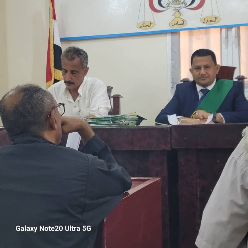 في ظل وجود القضاء النزيه و العادل تُحفظ الاملاك العامة والخاصة..استعادة ارض منهوبة بمساحة اكثر من ٩ كيلو في الخوخة