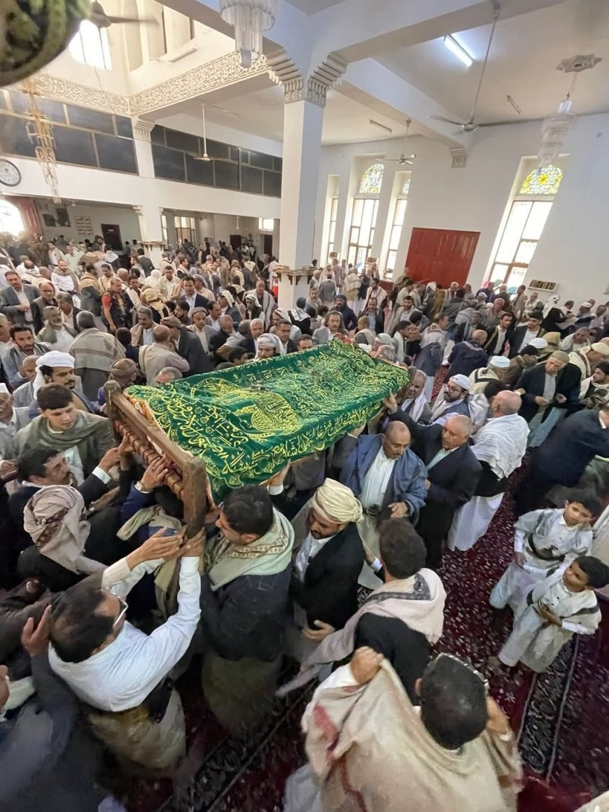 عاجل: تشييع مهيب لقيادي حوثي في صنعاء(صورة أولية)
