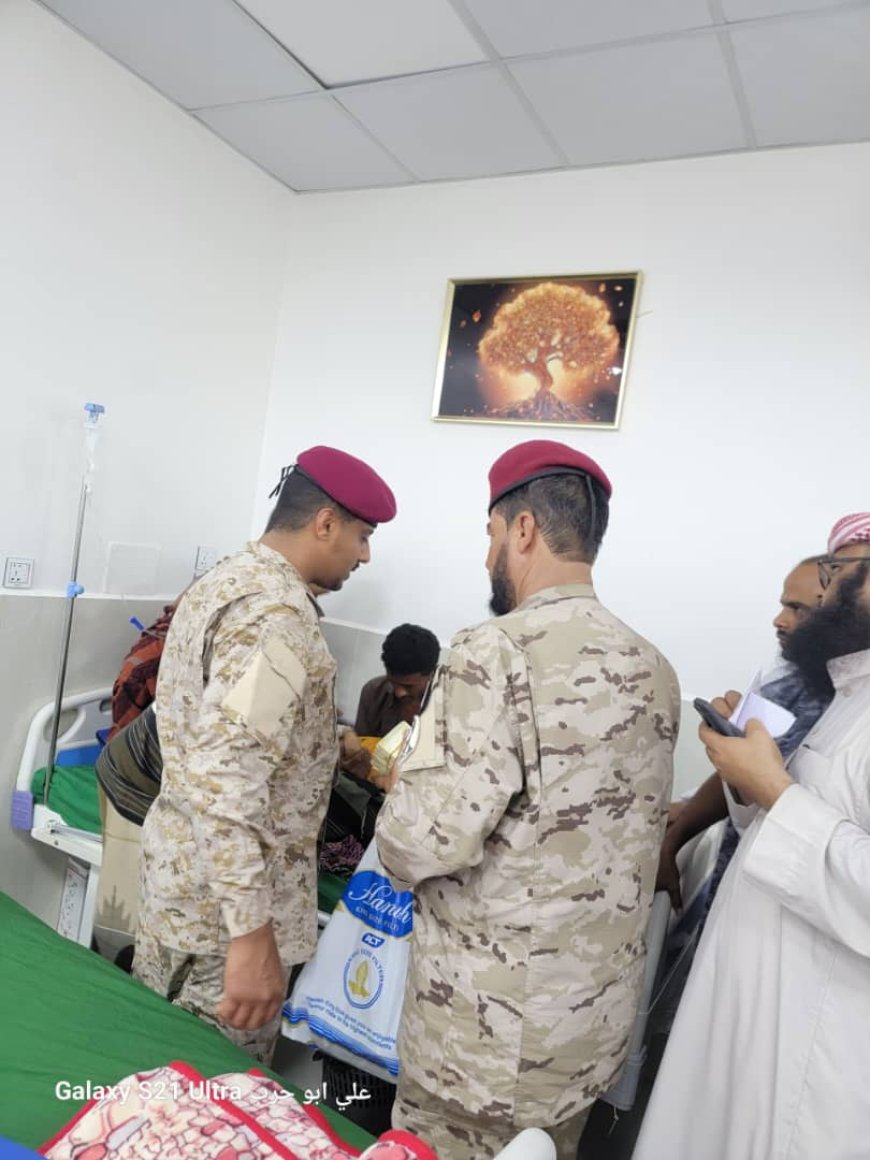 قائد اللواء الثاني “مشاه حزم” يزور جرحى هجوم الحوثي على قرى المسمير ويعد برد قاسي