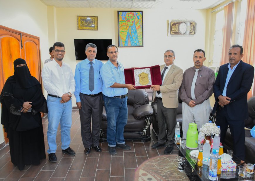 تقديرًا لجهوده في خدمة التعليم والبحث العلمي،،  جامعة عدن تُكرِّم الدكتور محمد صالح عُبادي