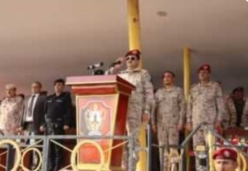 وزير الدفاع يرعى تخريج الدفعة الثالثة من الكلية الحربية في عدن بعرض عسكري مهيبا...