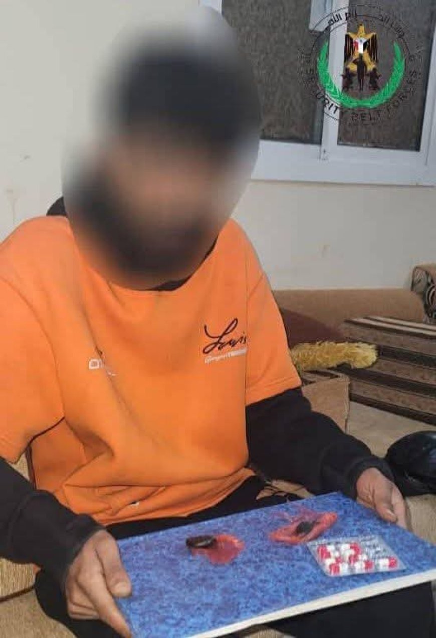 الحزام الأمني في لحج يضبط مروج مخدرات وخمور في نقطة تفتيش بقطاع الحسيني...