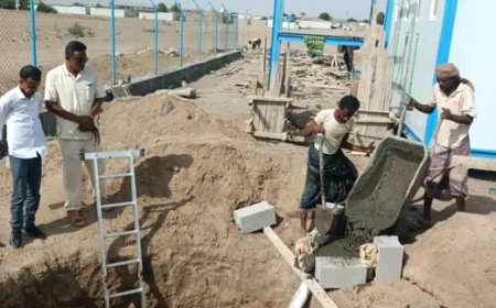 مدير تربية الحديدة يتفقد سير أعمال مشروع إنشاء مدرسة حمير بالخوخة..