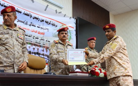 عدن: وزير الدفاع يشهد حفل تخرج الدفعة الأولى أطباء جامعيين من مدرسة جندوح...