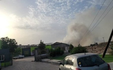 الادخنة واللهب تتصاعد بمدينة الوالي السكنية في العاصمة عدن.....