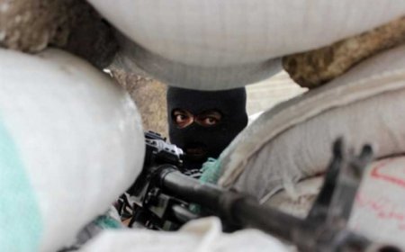 قناص حو,,ثي يصيب طفلا في منطقة الشقب بتعز ..