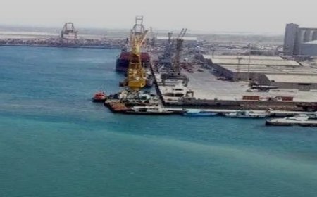 تحذير بريطاني للسفن: تهديدات أمنية تحيط بميناء الحديدة والمناطق المجاورة...