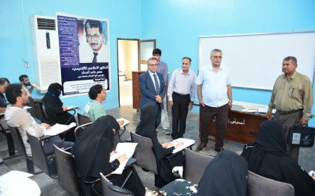 رئيس جامعة عدن يتفقد سير امتحانات الفصل الثاني بكليتي الآداب والإعلام