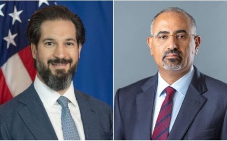 الزبيدي وجوناثان يؤكدان على مواصلة التشاور والتنسيق، وتعزيز قنوات التواصل بين الحكومة اليمنية والإدارة الأمريكية..
