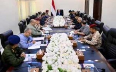 الرئيس العليمي يحث المؤسسة العسكرية والامنية والاجهزة الاستخبارية على مضاعفة الاحترازات الأمنية...