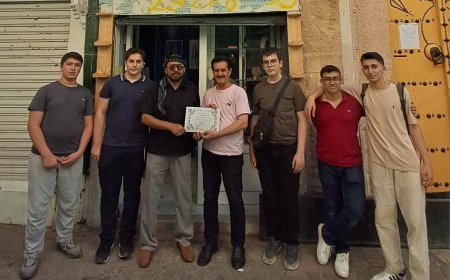 طلاب ثانوية بيوغلو للأئمة والخطباء يزورون البياتي ويكرمونه