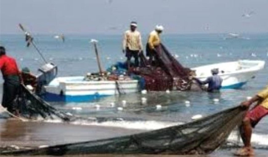 جمعيات الصيادين في الحديدة يناشدون الحكومة الإفراج عن زملاء لهم محتجزين في الصومال ..