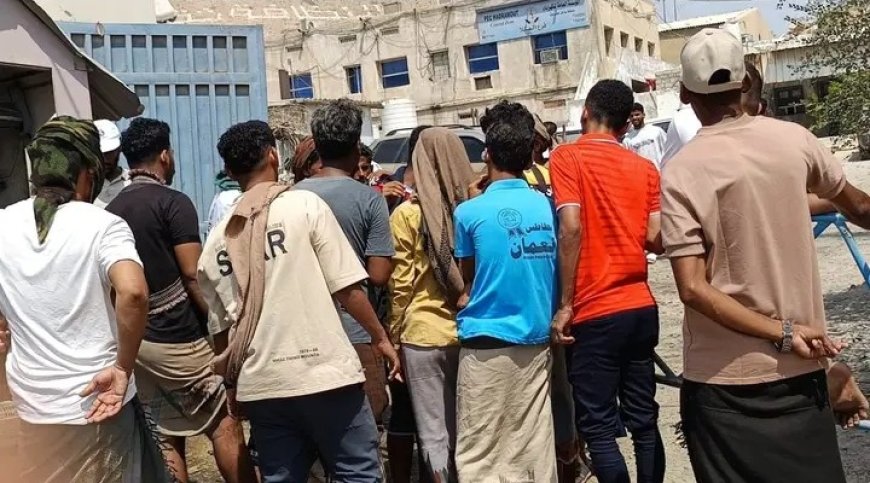 وقفة احتجاجية ينفذها أهالي حي الخزان في المكلا محافظة حضرموت ...