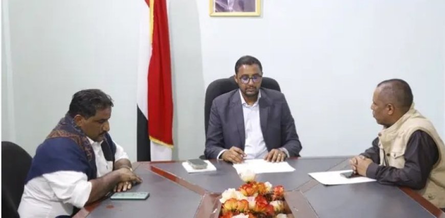 وكيل الحديدة يبحث مع مدير منظمة رؤيا أمل مشاريع المياه في مدينة الخوخة...