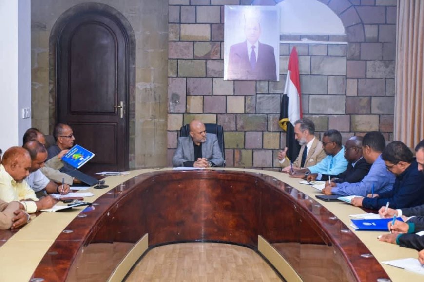 محافظ تعز يبحث مع الممثل المقيم للأمم المتحدة المعالجات لتخفيف أزمة المياه..