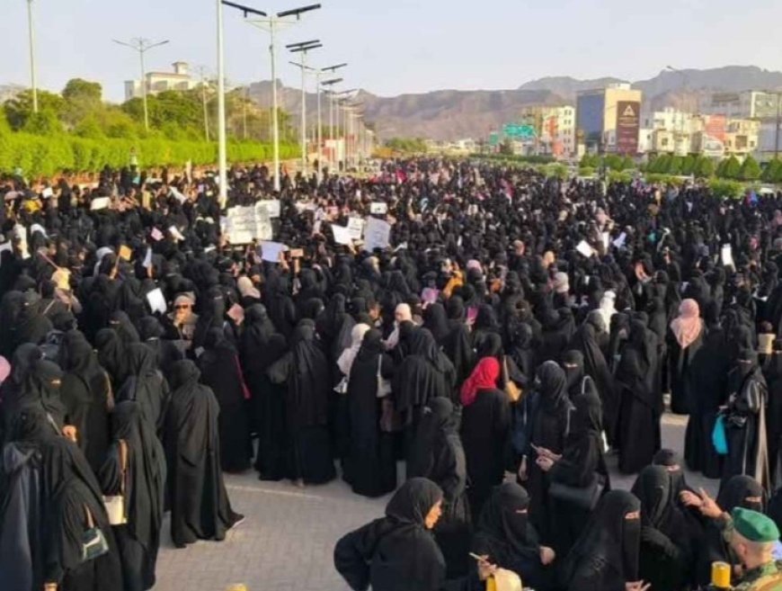 دعوة واسعة من نساء العاصمة عدن للموظفين والعمال للعصيان مدني جزئي ابتداءا من يوم غدا...