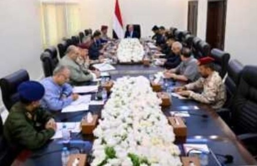 الرئيس العليمي يحث المؤسسة العسكرية والامنية والاجهزة الاستخبارية على مضاعفة الاحترازات الأمنية...