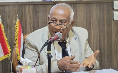 محاضرة للدكتور يحي سهل بالقاهرة توثق تاريخ المجتمع المدني في عدن..