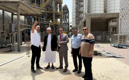 المدير العام التنفيذي لهيئة المواصفات والمقاييس يزور مصنع اسمنت دار اليمن بالعاصمة عدن