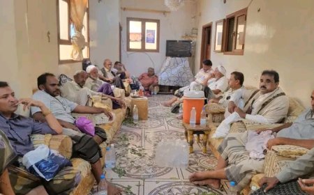 اجتماع مجتمعي في حيس يطالب بفتح طريق الجراحي وإنهاء حصار الحو,,ثيين على المدنيين...