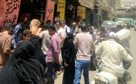 ازدحام خانق في تعز بعد توفر مياه "الكوثر" بسعر 300 ريال فقط(صورة)