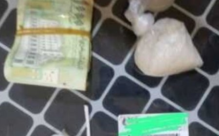 بالتعاون مع الأهالي والمواطنين الأجهزة الأمنية في مدينة  الشحر تضبط مروجًا بحوزته 49 جرامًا من مادة “الشبو” المخدرة..