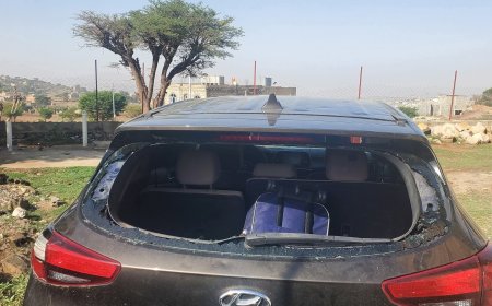 أضراراً كثيرة بعشرات السيارات في التربة – تعز(صور)