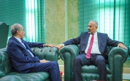 اللواء الزُبيدي يبحث مع الفريق الصبيحي الأوضاع الراهنة في محافظة المهرة...