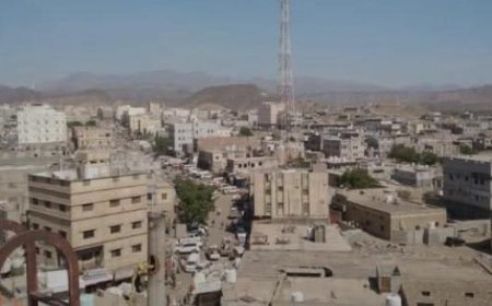خطيب جمعة ردفان: الغلاء وانهيار العملة فاقم معاناة المواطنين وأدى إلى كوارث اجتماعية