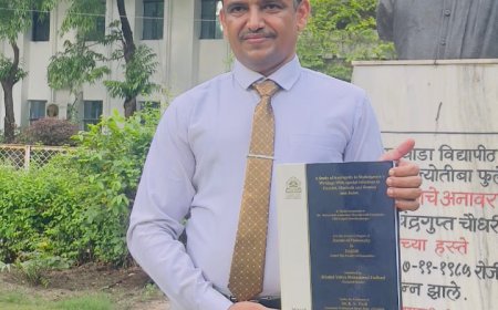 الدكتوراه بأمتيازللباحث اليمني خالد يحيى محمد فضائل في اللغة الانجليزية تخصص لغويات من جامعة الدكتور بابا صاحب في أورانجاباد – الهند.  .