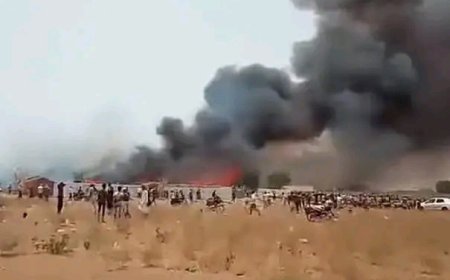 اندلاع حريق في 18 مسكنا للنازحين في القناوص شمال مدينة الحديدة...