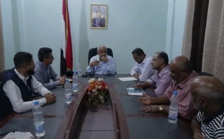 محافظ الحديدة يناقش ترتيبات استهداف الأسر الأشد احتياجا مع برنامج الأغذية العالمي..