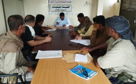 انتقالي خنفر يناقش الشأن التنظيمي و الوضع المعيشي بالمديرية
