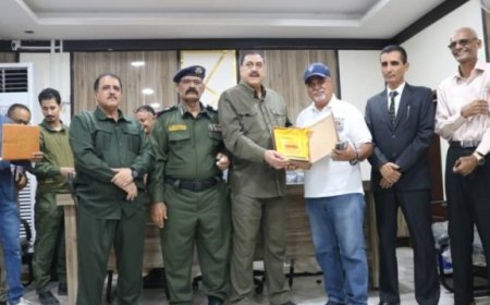 مدير شرطة العاصمة عدن يكرّم نقابة الصحفيين الجنوبيين وعددًا من القيادات الأمنية....