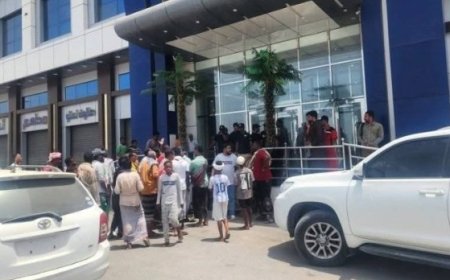 مواطنين في المكلا يحاصرون لجان البرلمان اليمني...