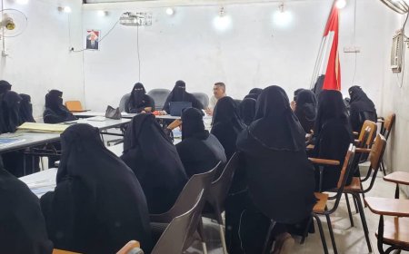 تدشين دورة تدريبية لمتطوعات التثقيف الصحي في الخوخة بمحافظة الحديدة حول التحصين ضد الكوليرا ..