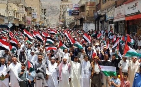 تضامنا مع غزة محافظة تعز تشهد تظاهرة جماهيرية حاشدة ..