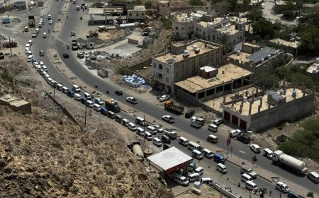 ازمة غاز و طوابير طويلة في تعز والسائقين يناشدون صافر