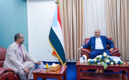 الرئيس عيدروس الزبيدي يلتقي مدير عام مديرية قعطبة بكر  الشاعري: تعزيز التعاون والتنمية المحلية.