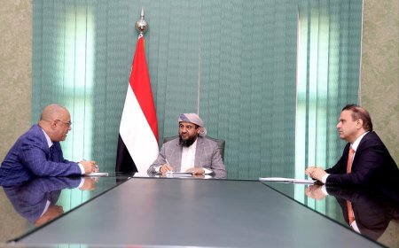 المحرّمي يبحث مع الوزير باذيب استراتيجية تطوير الأداء المؤسسي في قطاعي التخطيط والاتصالات