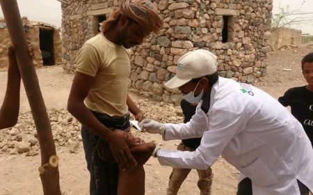 الفرق الصحية في الحديدة تحصن 100 ألف مواطن ضد الكوليرا خلال 3 أيام..