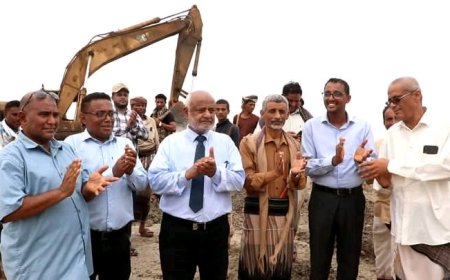 محافظ الحديدة يدشن إعادة افتتاح خور أبو زهر السياحي بعد سنوات من الإغلاق...