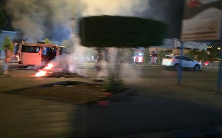 عاجل: شبّان غاضبون يقطعون شارع رئيسي بالمنصورة في عدن احتجاجًا على تدهور الكهرباء(صورة أولية)