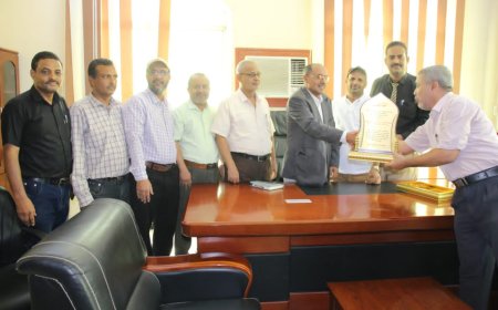 قضاة وموظفو نيابات شمال عدن يكرّمون القاضي يحيى الشعيبي تقديراً لعطائه القضائي