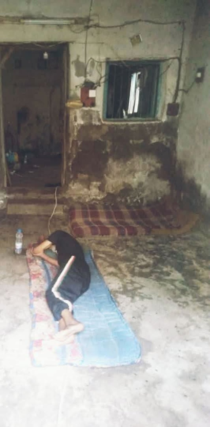 صورة محزنة..نجم في ذاكرة الوطن.. من ملاعب المجد إلى زوايا النسيان!