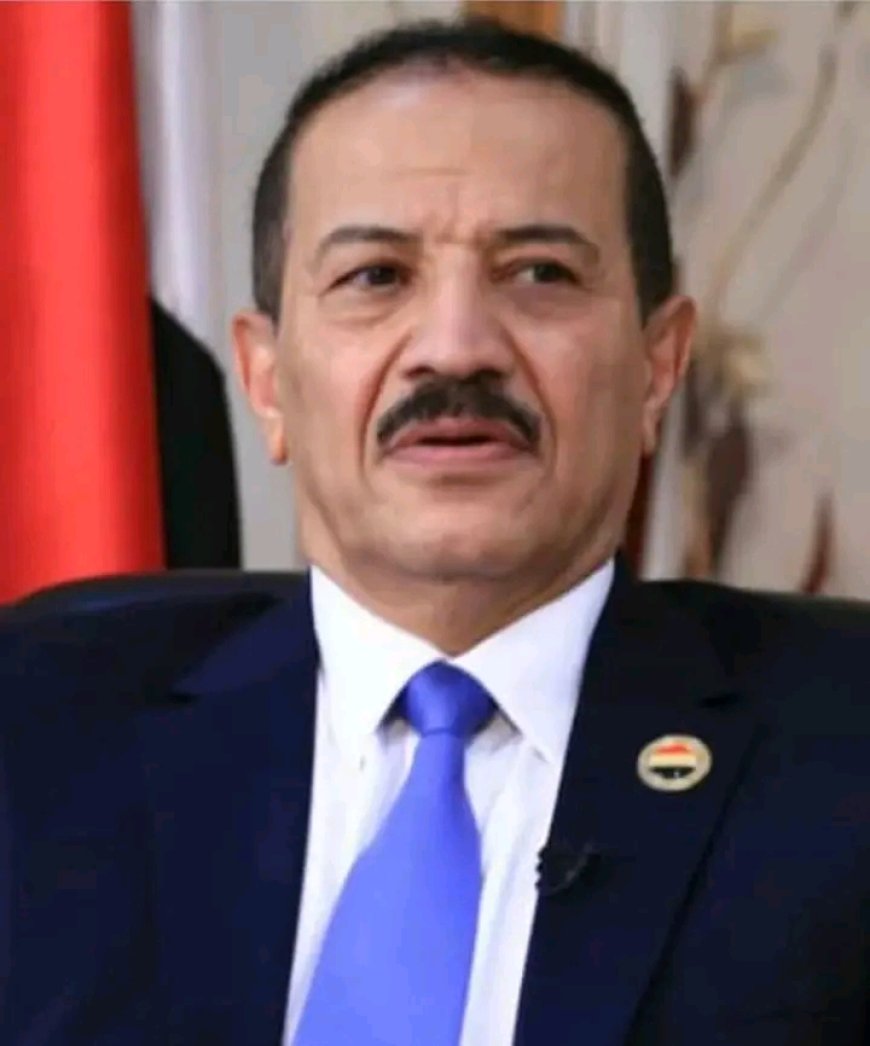 السلطات الأمنية في مطار العاصمة عدن توقف الوزير الحو,,ثي السابق هشام شرف...