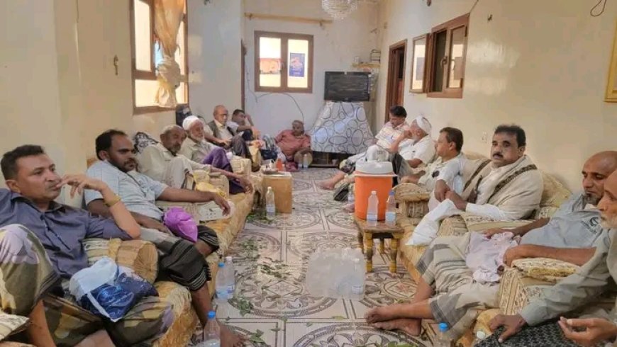 اجتماع مجتمعي في حيس يطالب بفتح طريق الجراحي وإنهاء حصار الحو,,ثيين على المدنيين...