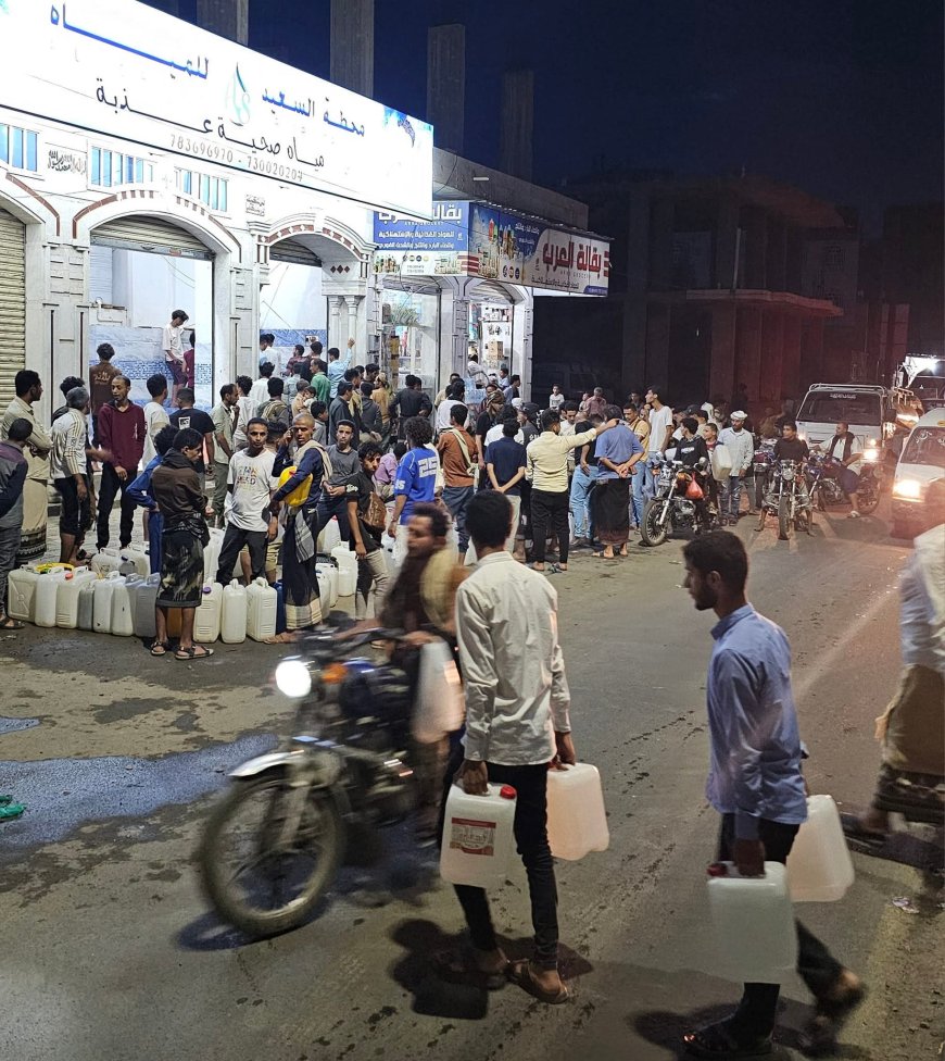 أزمة مياه خانقة في تعز.. طوابير طويلة أمام محطات التعبئة وأهالي يناشدون التدخل العاجل