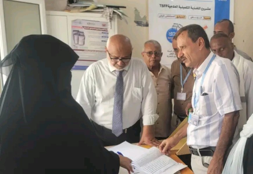 محافظ الحديدة يشدد على تحسين جودة الخدمات الصحية والانضباط الوظيفي بمستشفى حيس الريفي...
